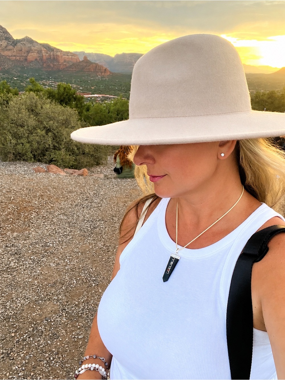 Love and love Neutral Wide-Brim Hat - Women's Fashion Accessory